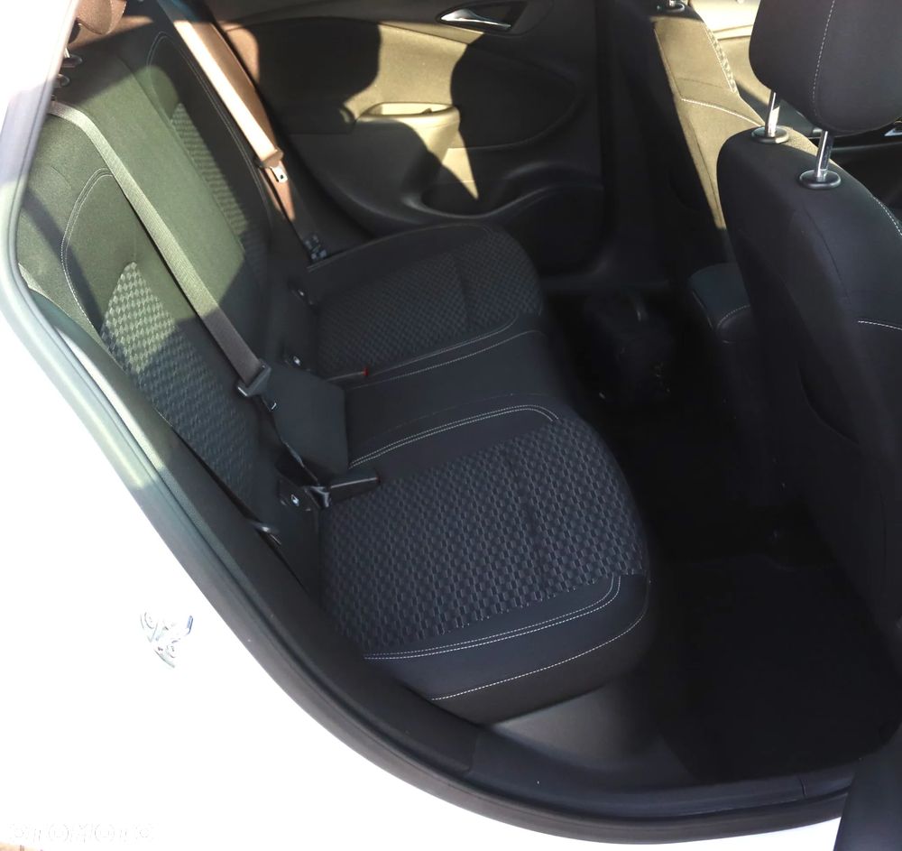 Opel Astra 1.6 D (CDTI) Start/Stop Dynamic - 29