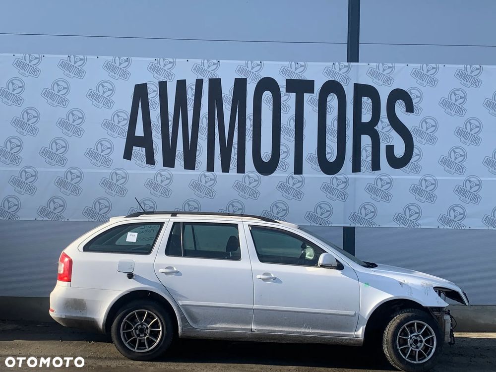 SKODA OCTAVIA 2011 *SAMOCHÓD NA CZĘŚCI* 3785 MASKA, LAMPA, DRZWI, LUSTERKO, ZDERZAK, GRILL, BŁOTNIK, KLAPA, BELKA, DESKA, FOTELE, KANAPA, ĆWIARTKA KIEROWNICA, TARCZE, ZACISKI, ZAWIESZENIE, KOMPLETNY PRZÓD, KOMPLETNY TYŁ, LICZNIK, ZEGARY, PRAWE LEWE PRZÓD TYŁ - 3