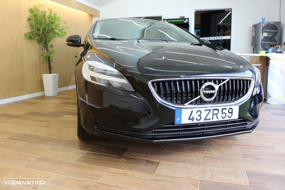 Volvo V40 2.0 D3 Momentum - 3