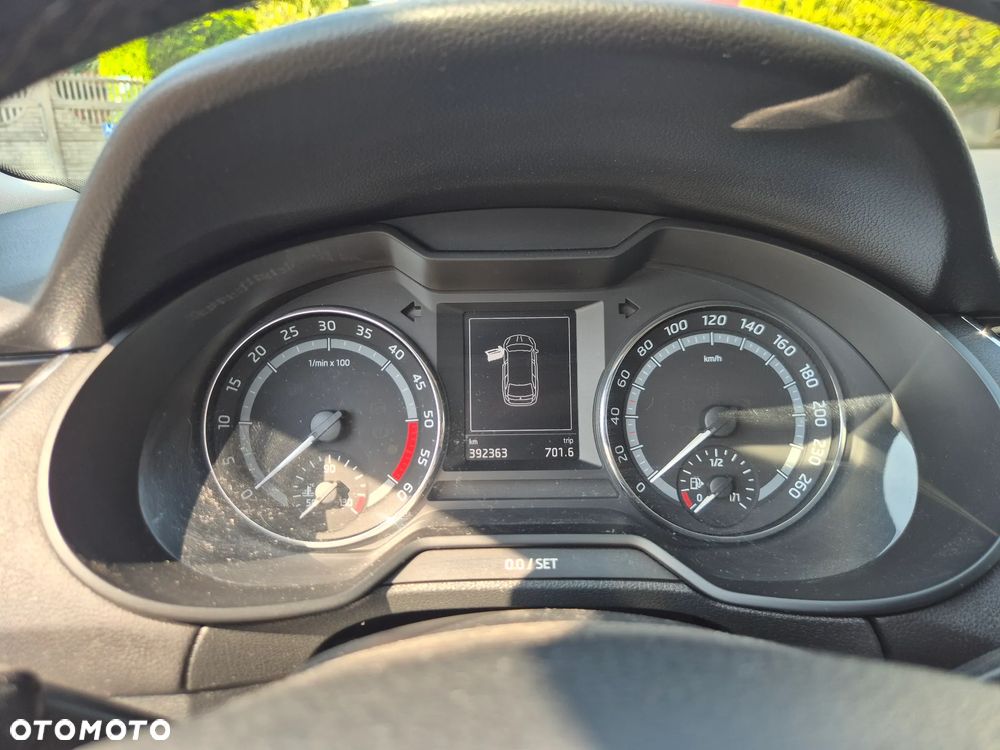 Skoda Octavia Scout 2.0 TDI 4x4 DSG - 8