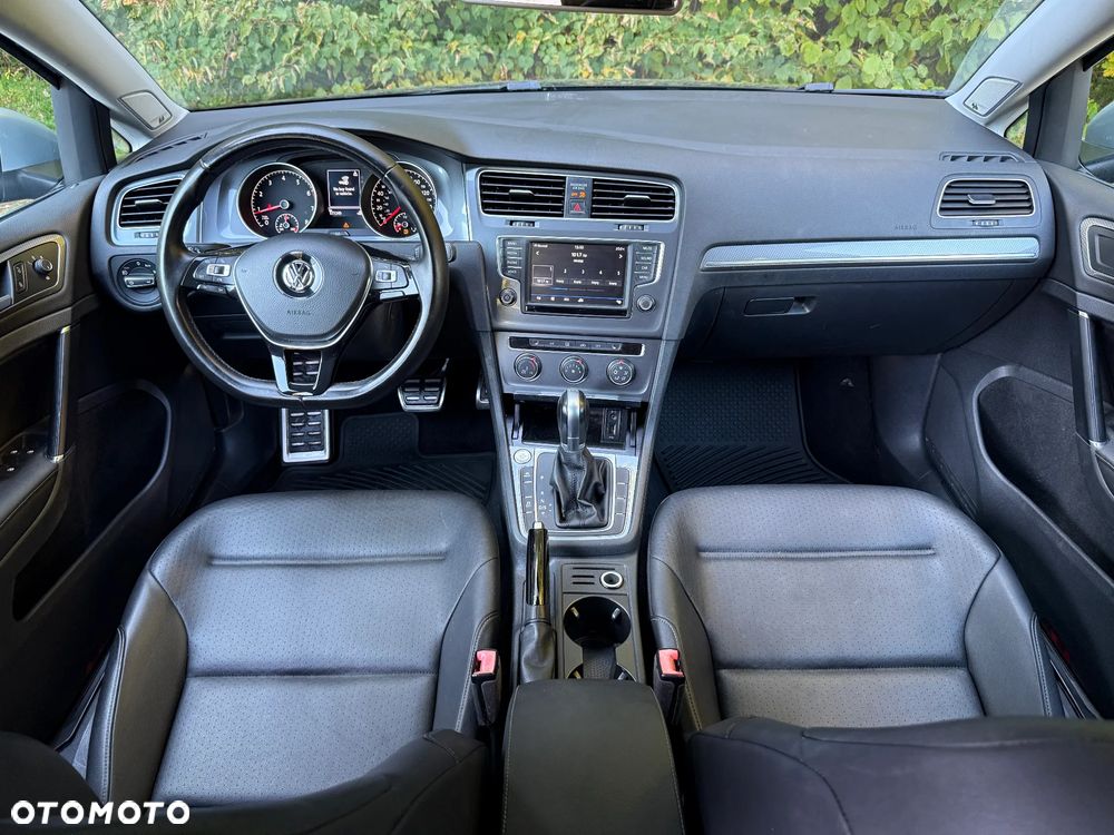 Volkswagen Golf - 22