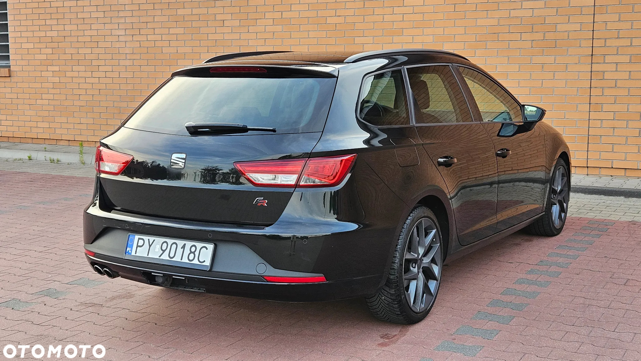 Seat Leon ST 2.0 TDI DPF FR Black Matt Edition - 10