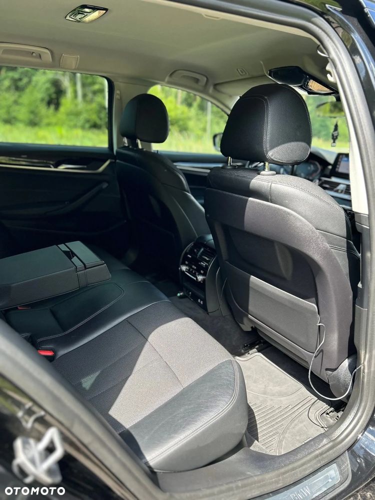 BMW Seria 5 525d xDrive Sport-Aut Luxury Line - 19