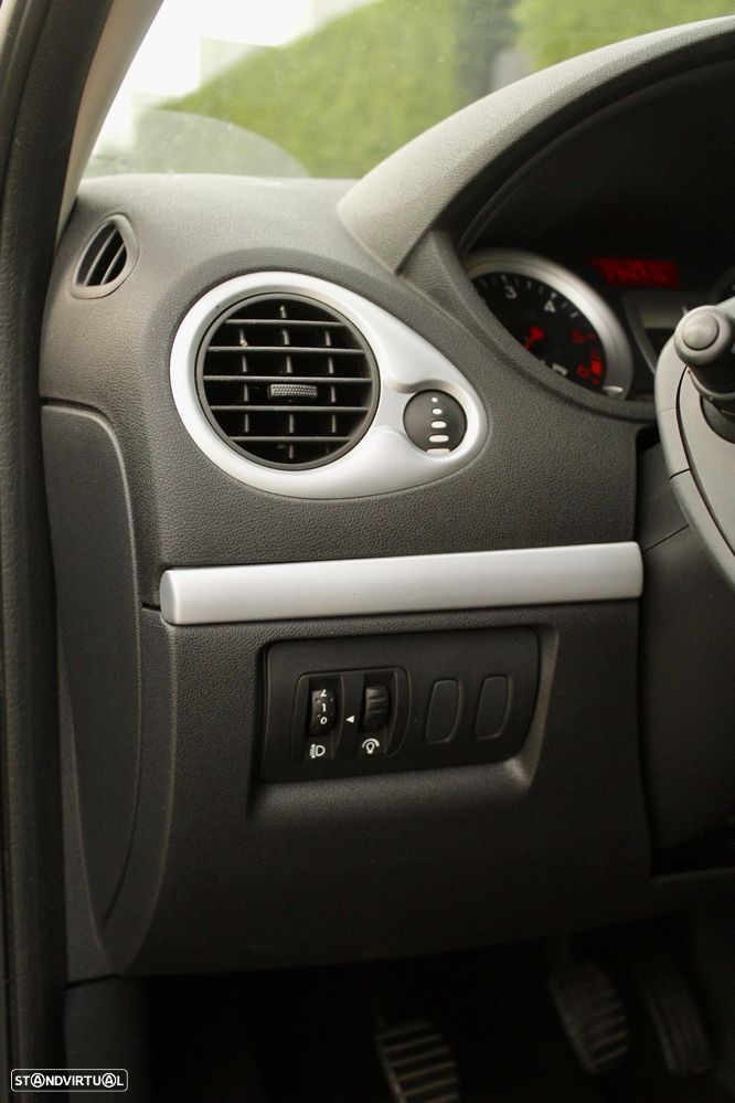 Renault Clio Break 1.5 dCi Dynamique S - 13