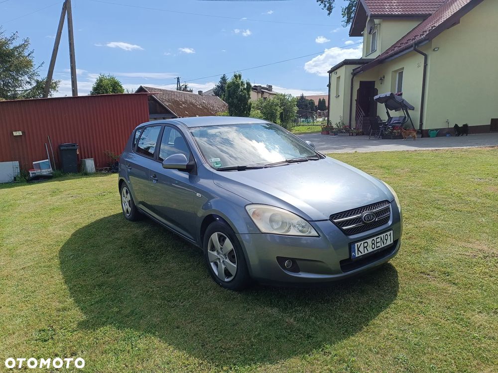 Kia Ceed - 12