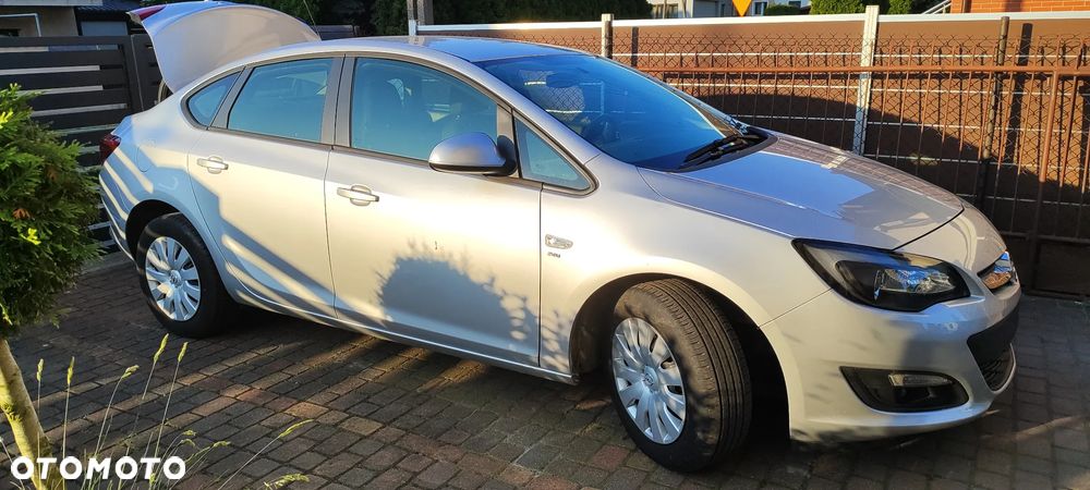 Opel Astra IV 1.4 T Business - 1