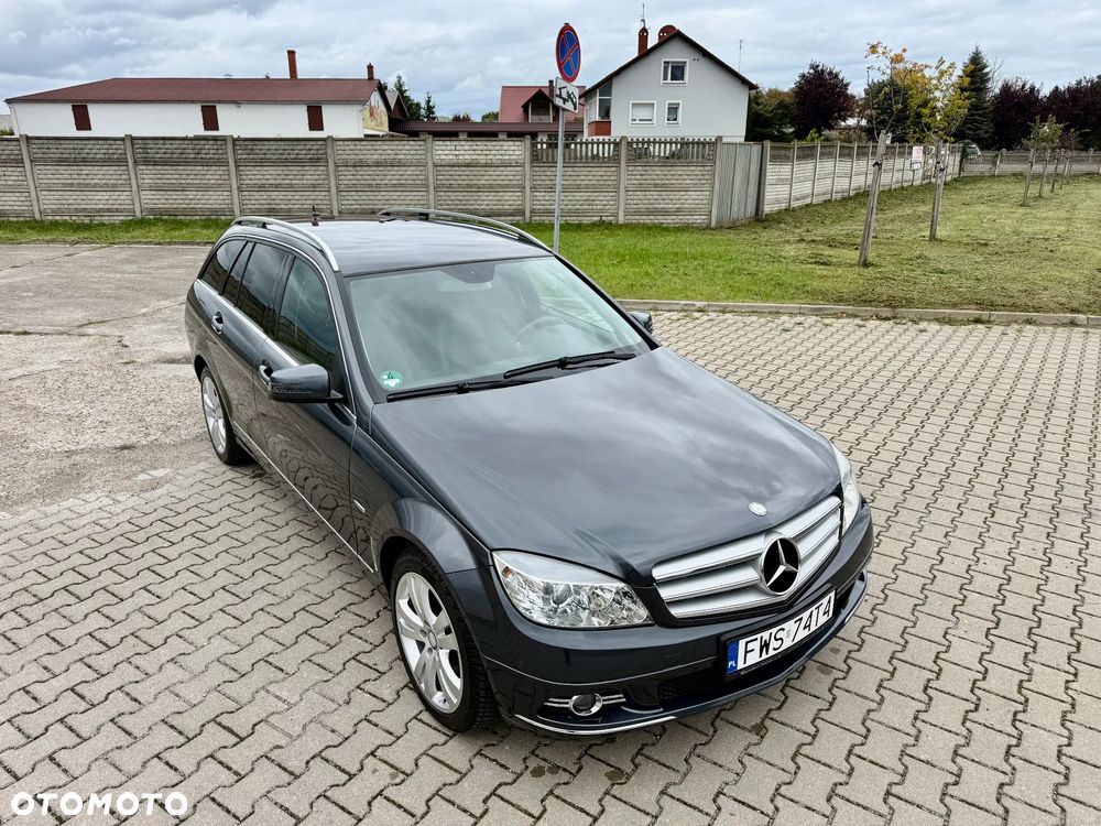 Mercedes-Benz Klasa C 250 CGI T Automatik BlueEFFICIENCY Avantgarde - 23