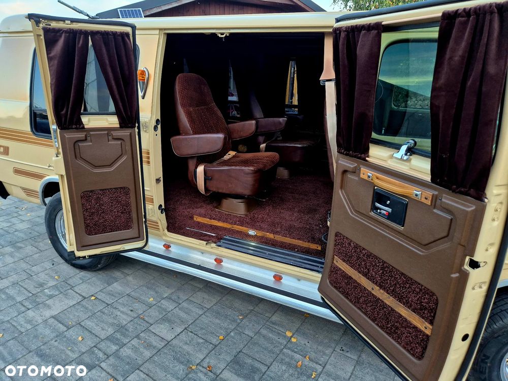 Chevrolet Chevy Van - 12