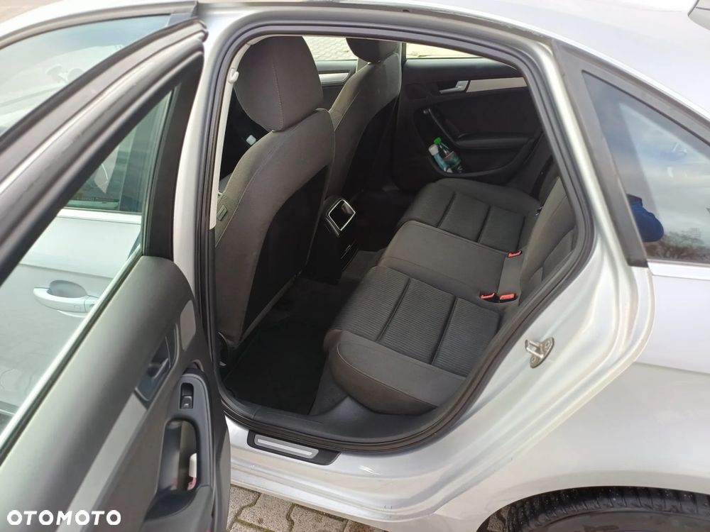 Audi A4 Limousine - 8