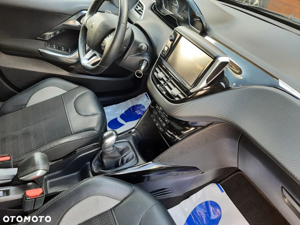 Peugeot 2008 PureTech 110 Style - 17