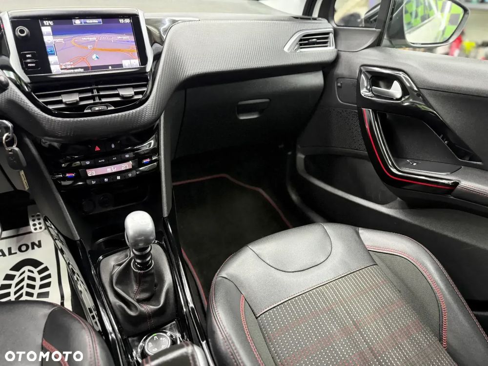 Peugeot 2008 1.2 PureTech GT Line S&S - 36