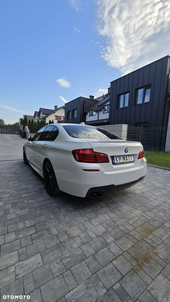BMW Seria 5 525d xDrive - 4