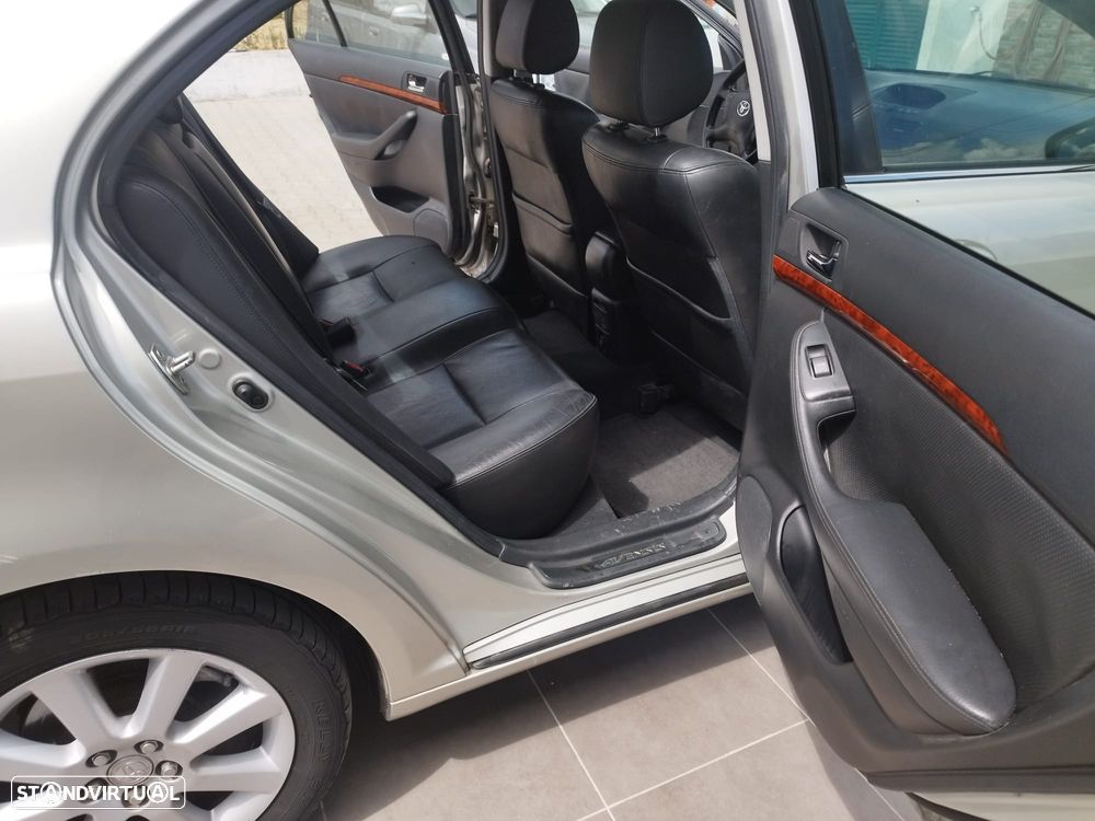 Toyota Avensis SD 2.0 D-4D Sol - 23