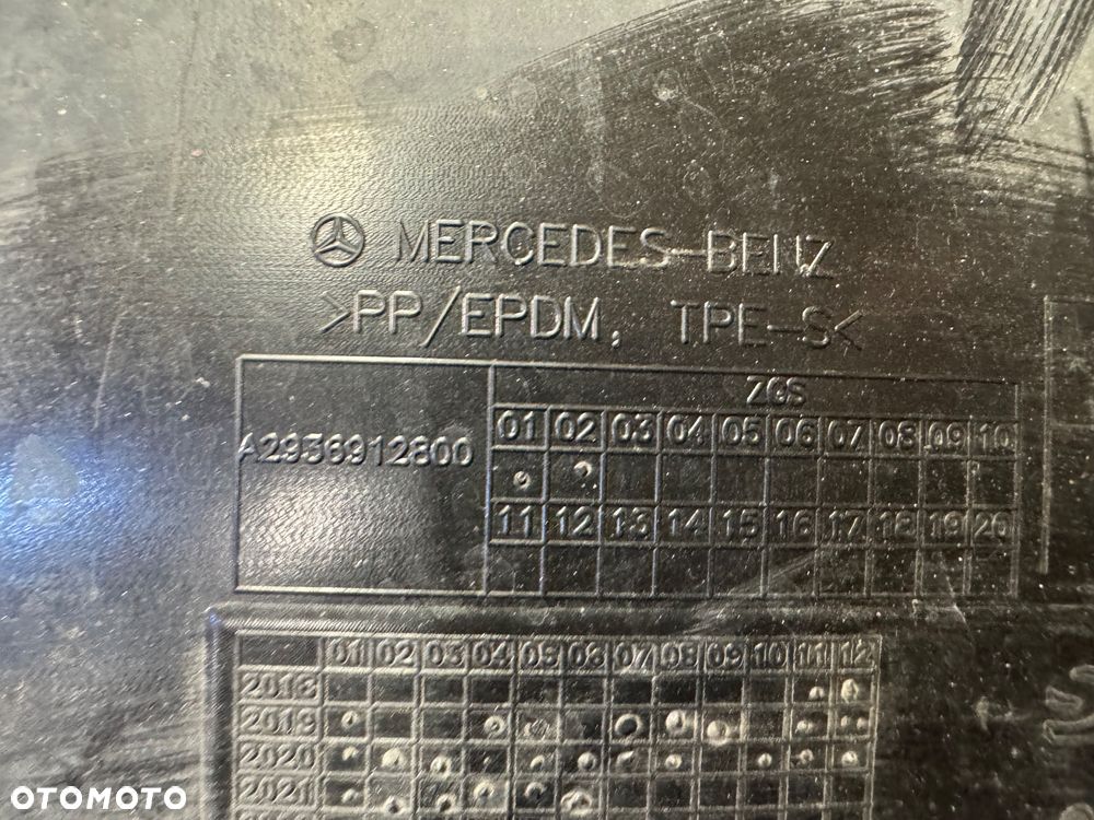 Przednie prawe nadkole Mercedes eqc 243 - 4