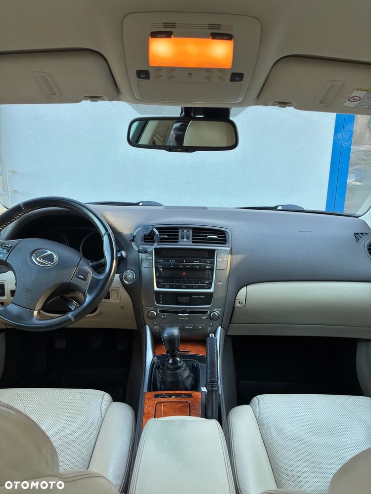 Lexus IS 220 D Prestige - 8