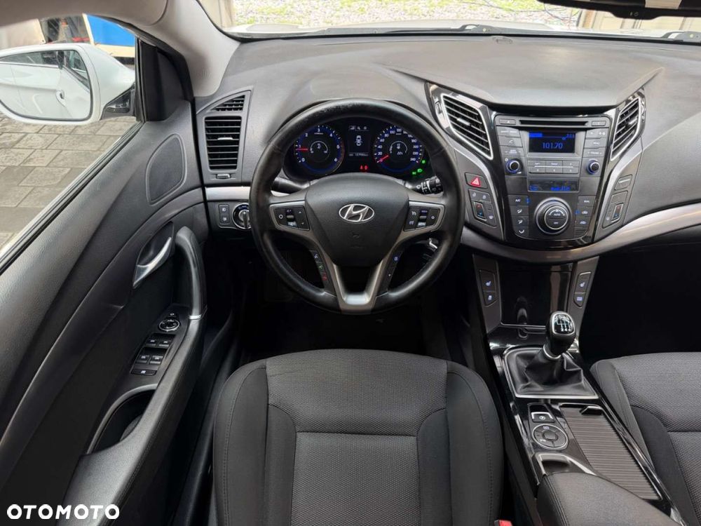 Hyundai i40 Kombi blue 1.7 CRDi Premium - 24