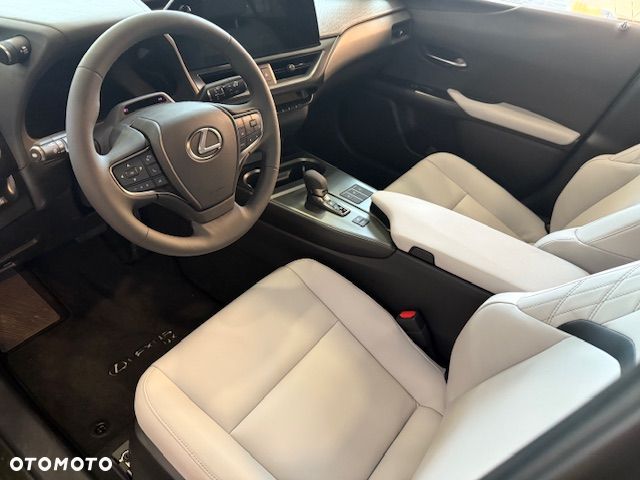 Lexus UX 300h F Sport Design - 7