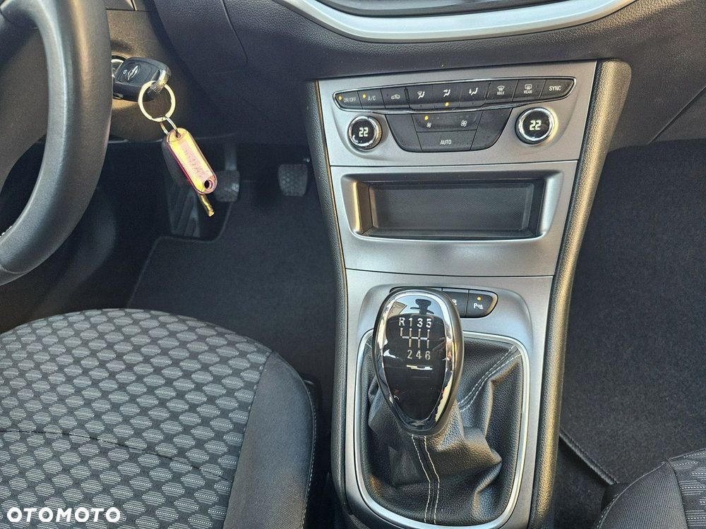 Opel Astra 1.4 T Enjoy S&S - 26