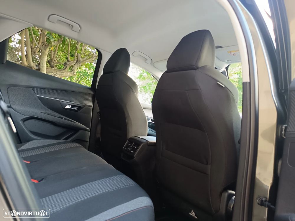 Peugeot 3008 PureTech 130 Stop & Start GPF EAT8 Active Business-Pack - 33