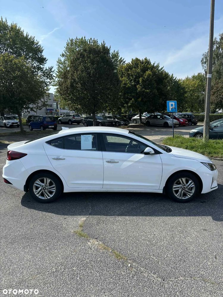 Hyundai Elantra ver-1-6-comfort - 6