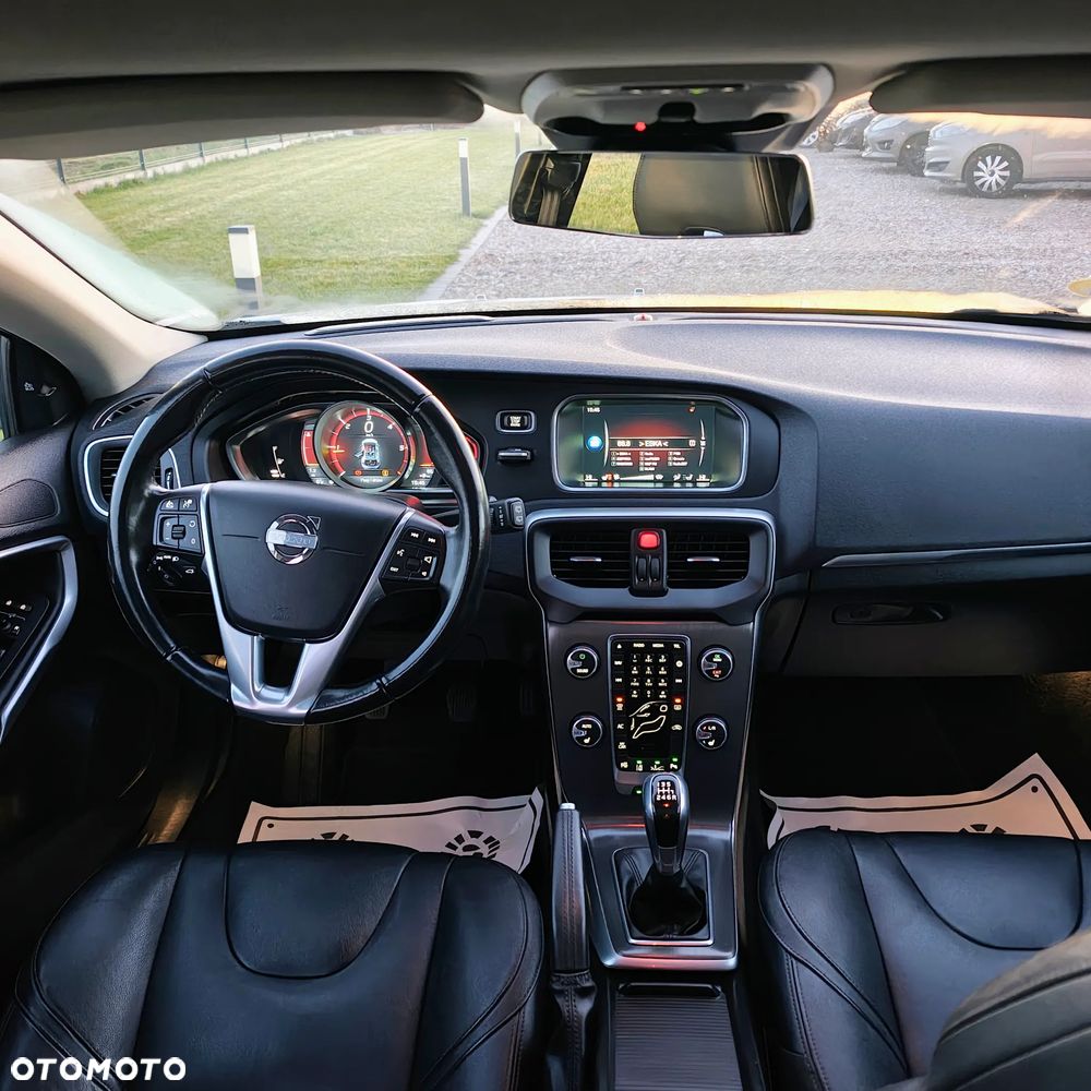 Volvo V40 D4 Summum - 9