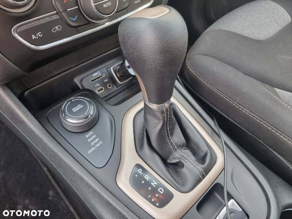 Jeep Cherokee 3.2 V6 Active Drive I Limited - 22