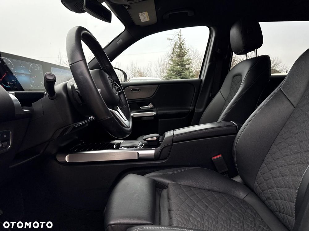 Mercedes-Benz GLB - 12