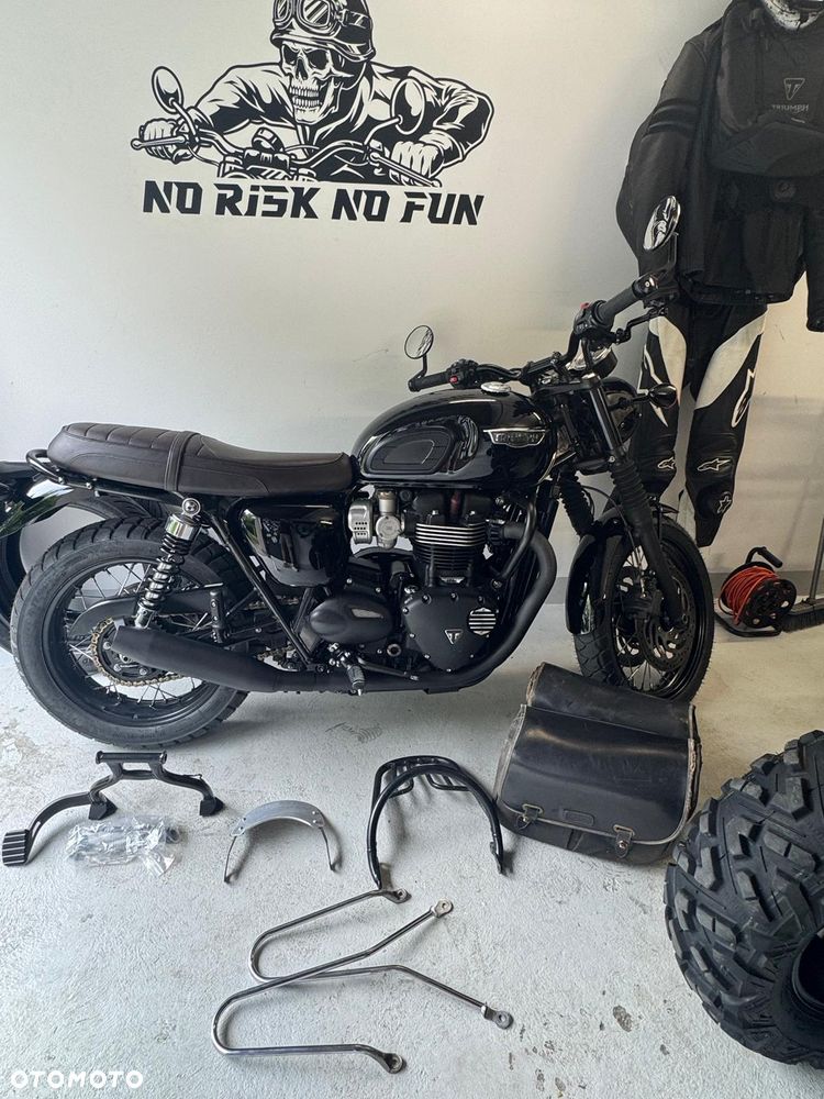 Triumph Bonneville - 16