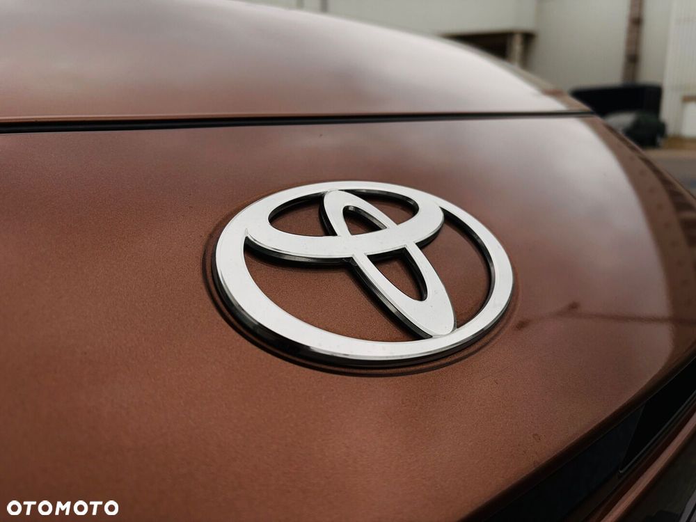 Toyota Camry - 13