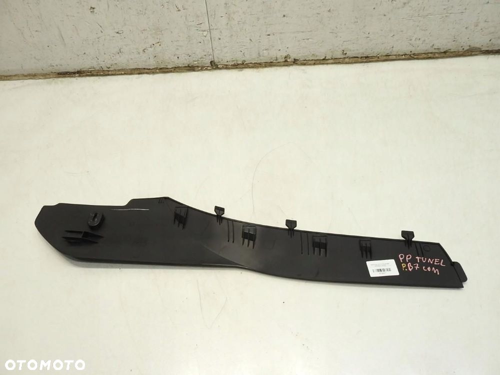 LISTWA OSŁONA TUNELU PRAWA VW PASSAT B7 3C1863046 - 3