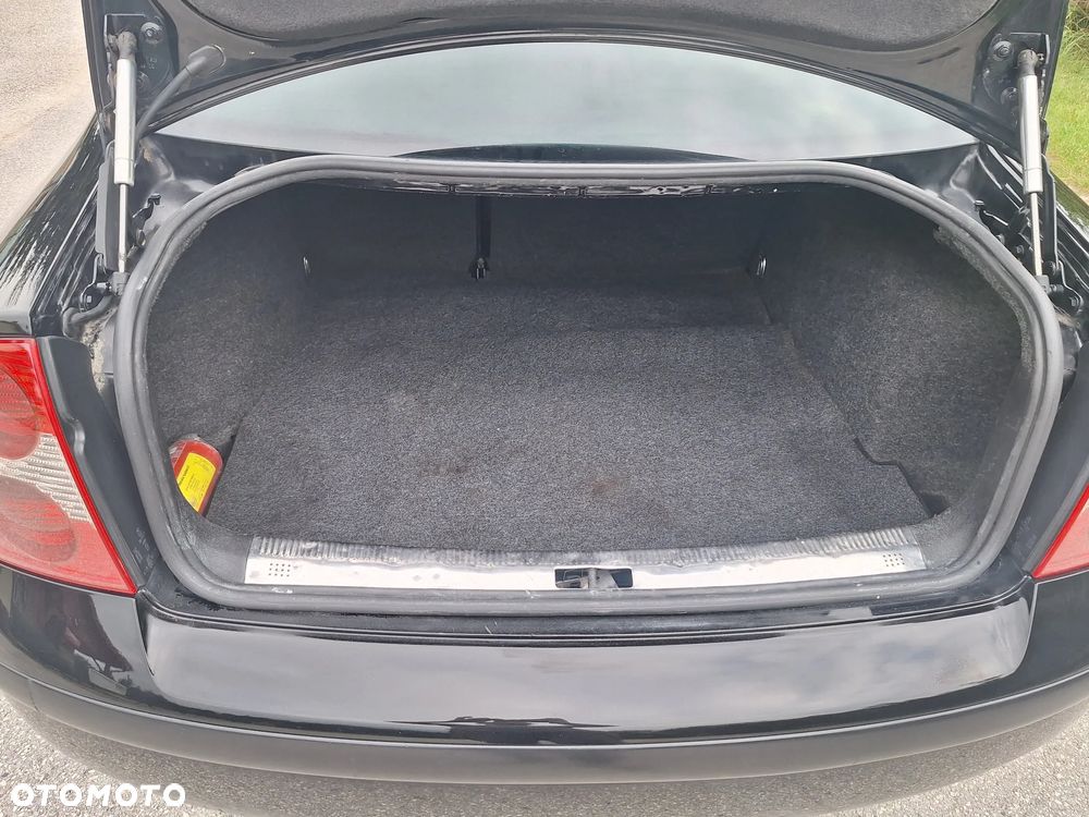 Volkswagen Passat 1.9 TDI Family - 8