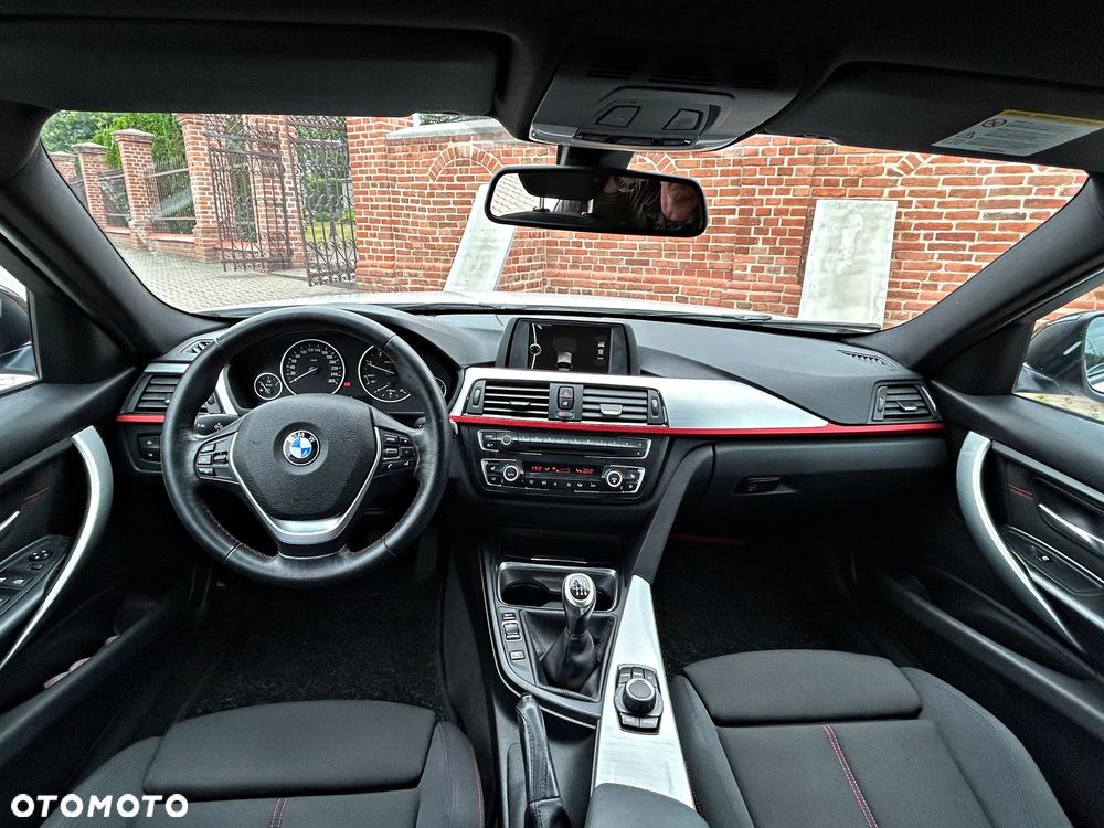 BMW Seria 3 320d Sport Line - 29