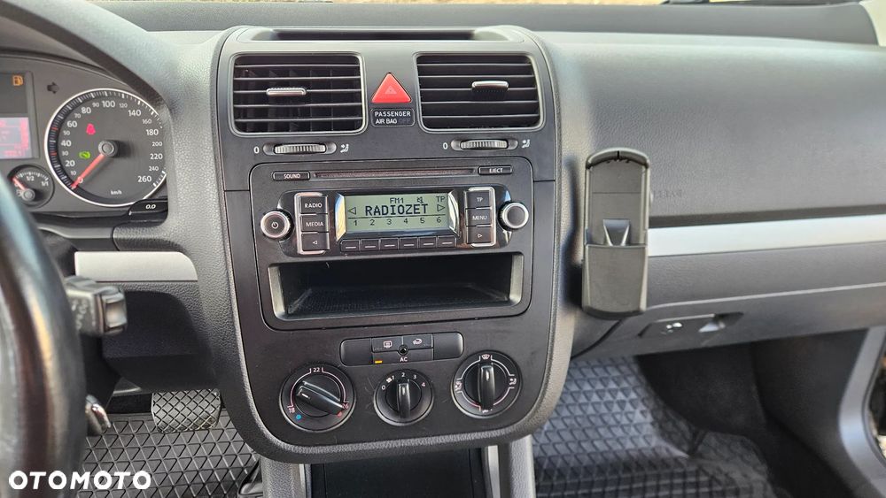 Volkswagen Golf 1.9 TDI DPF Trendline DSG - 17