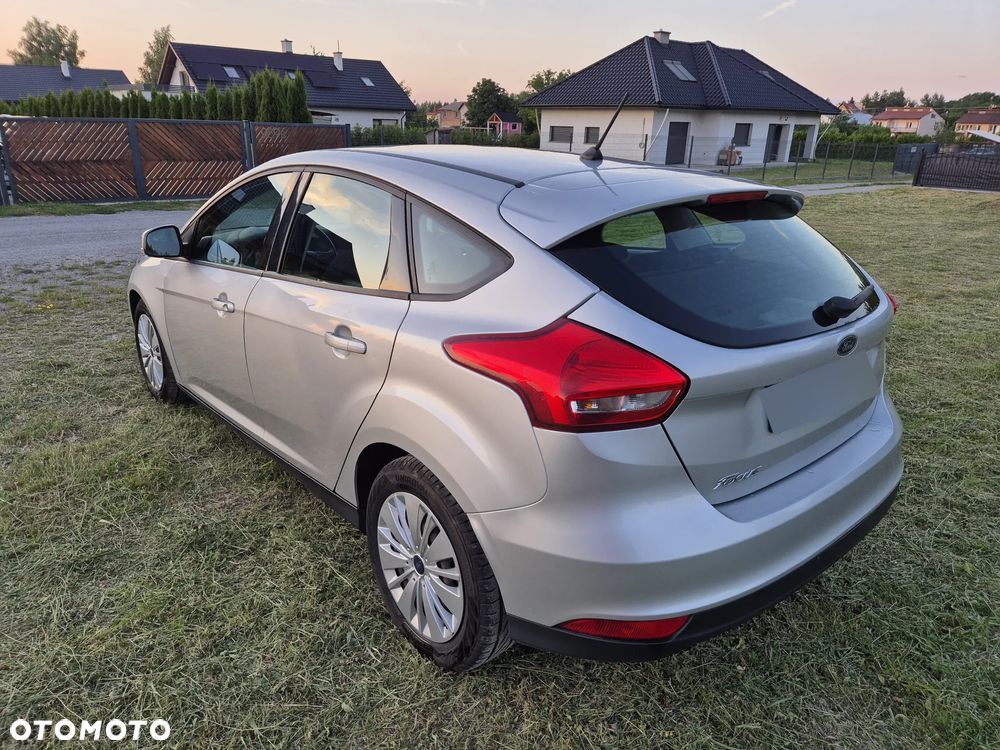 Ford Focus 1.6 Trend - 10