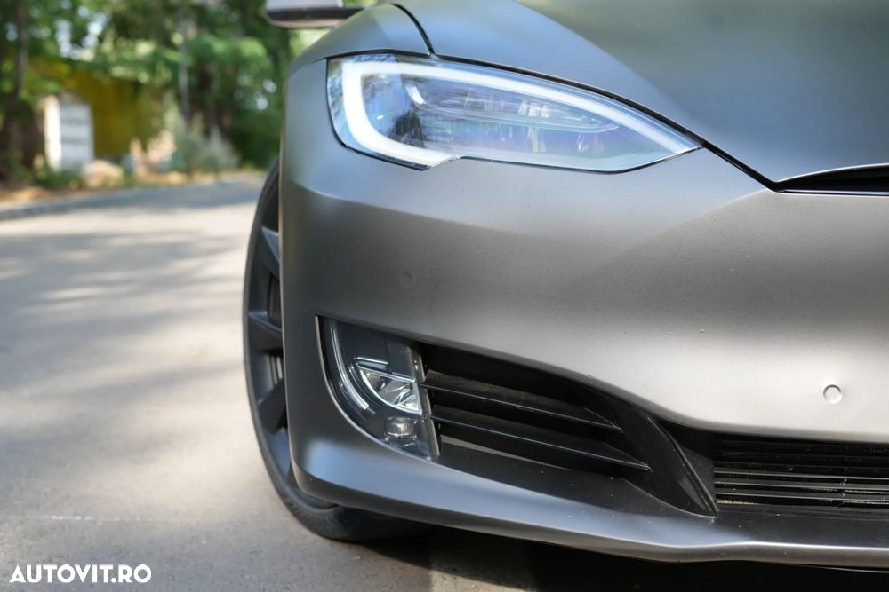 Tesla Model S - 9