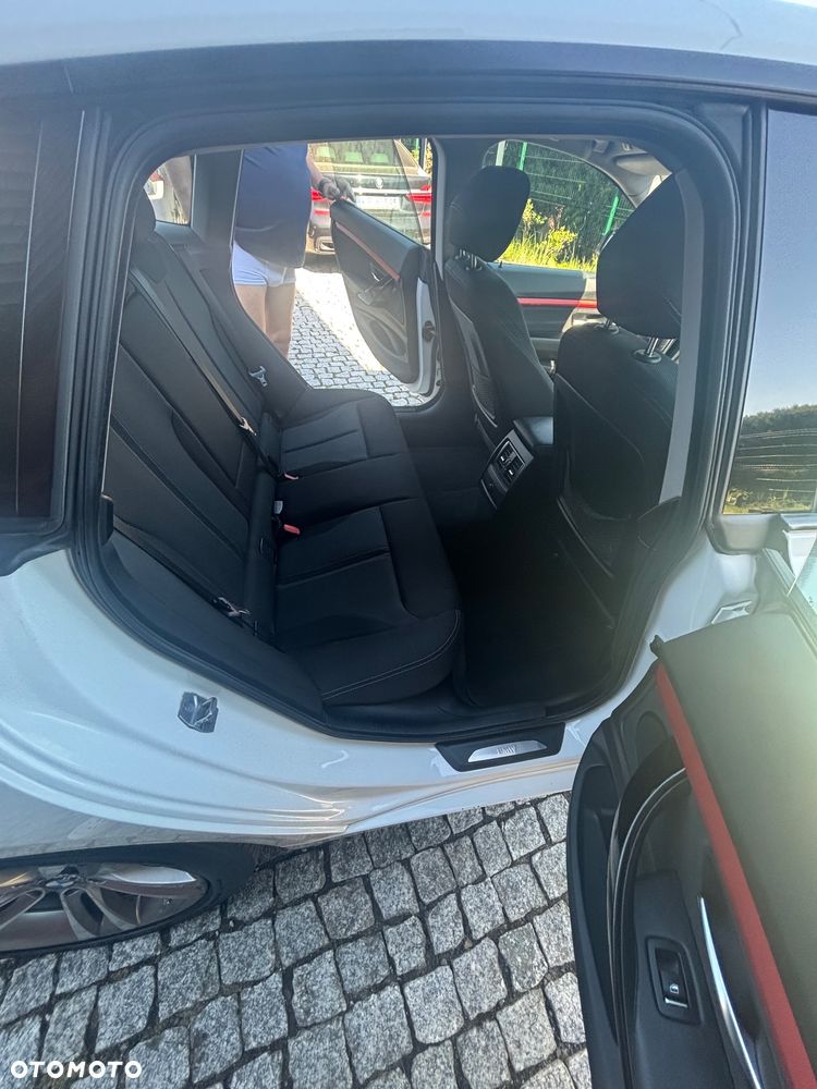 BMW Seria 3 320i GPF xDrive - 32