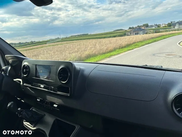 Mercedes-Benz Sprinter - 11