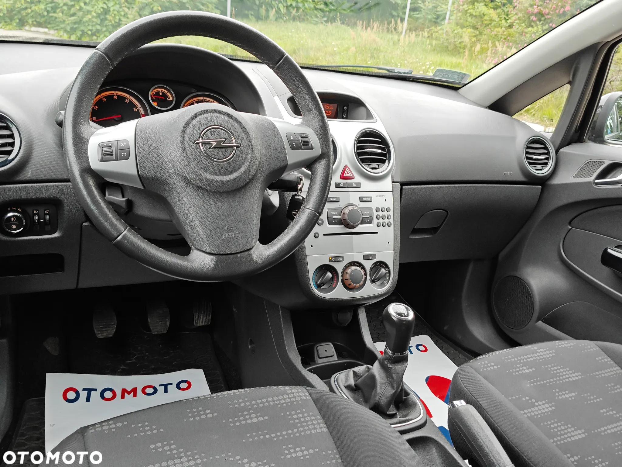 Opel Corsa 1.4 16V Cosmo - 6
