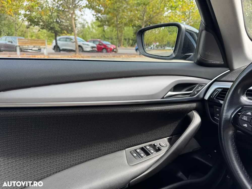 BMW Seria 5 530e Aut. - 12