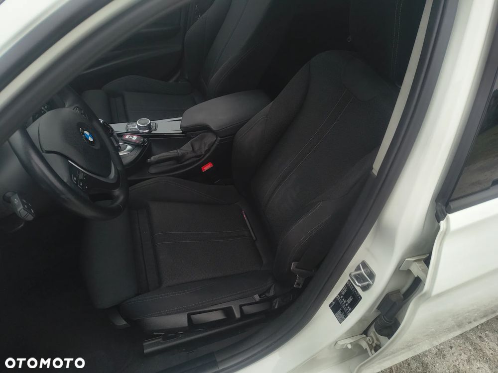 BMW Seria 3 320d Touring Sport Line - 18