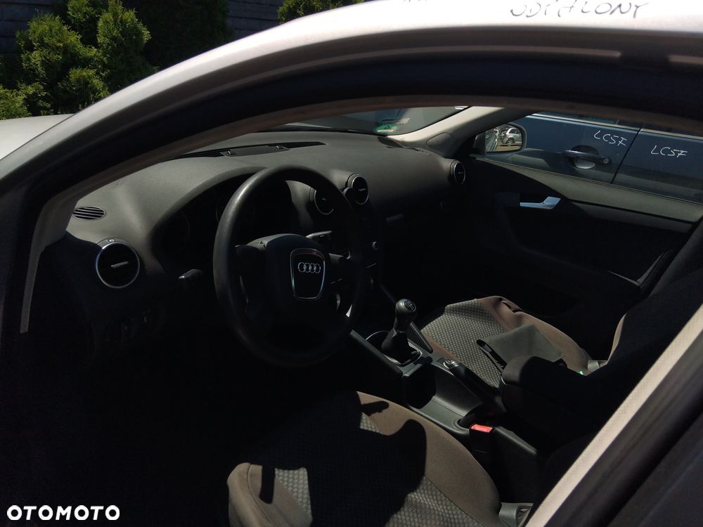 Audi A3 8P Lift 05- z silnikiem 1,6 mpi BSE  I skrzynią JHT lakier kod LY7W - 7