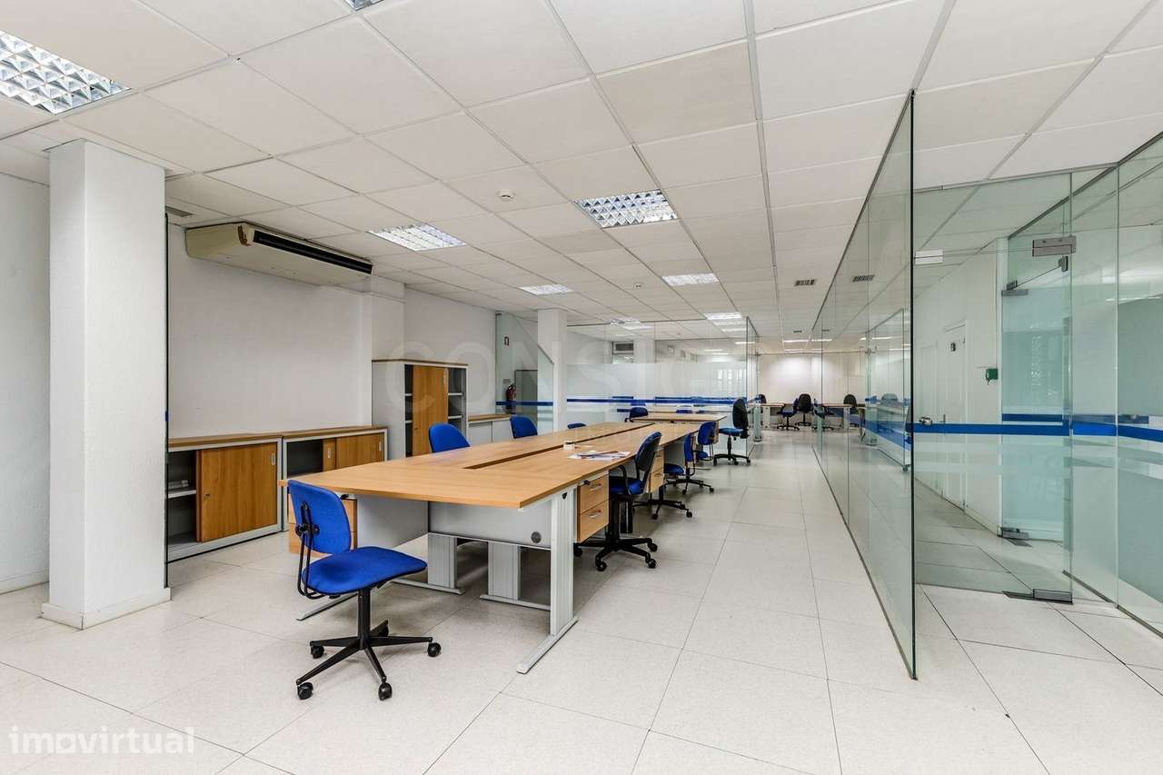 Escritório, loja e armazém com 550 m² em Linda-a-Velha, pronto a funci - Grande imagem: 2/38