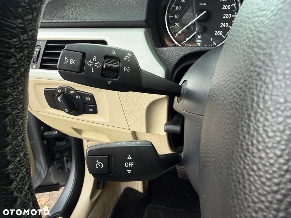 BMW Seria 3 320d xDrive - 24