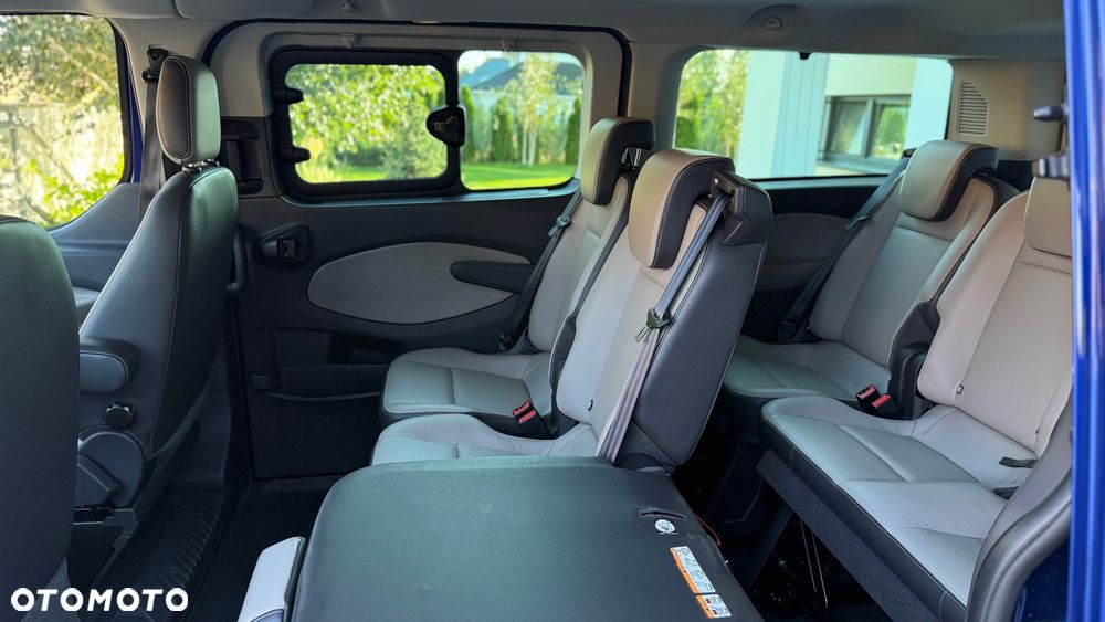 Ford Tourneo Custom - 28