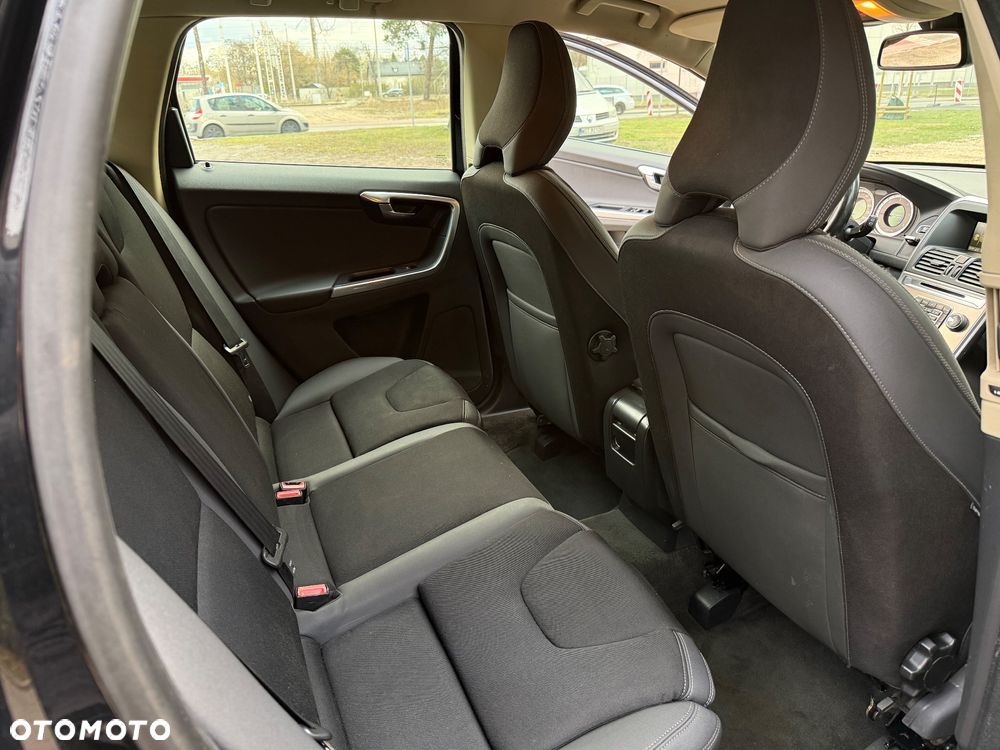 Volvo XC 60 D5 AWD Kinetic - 15