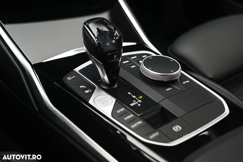 BMW Seria 3 330e Aut. - 39