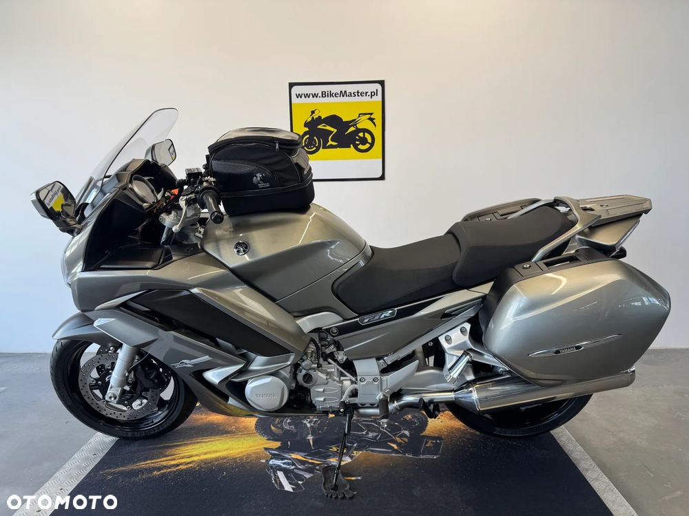 Yamaha FJR - 2