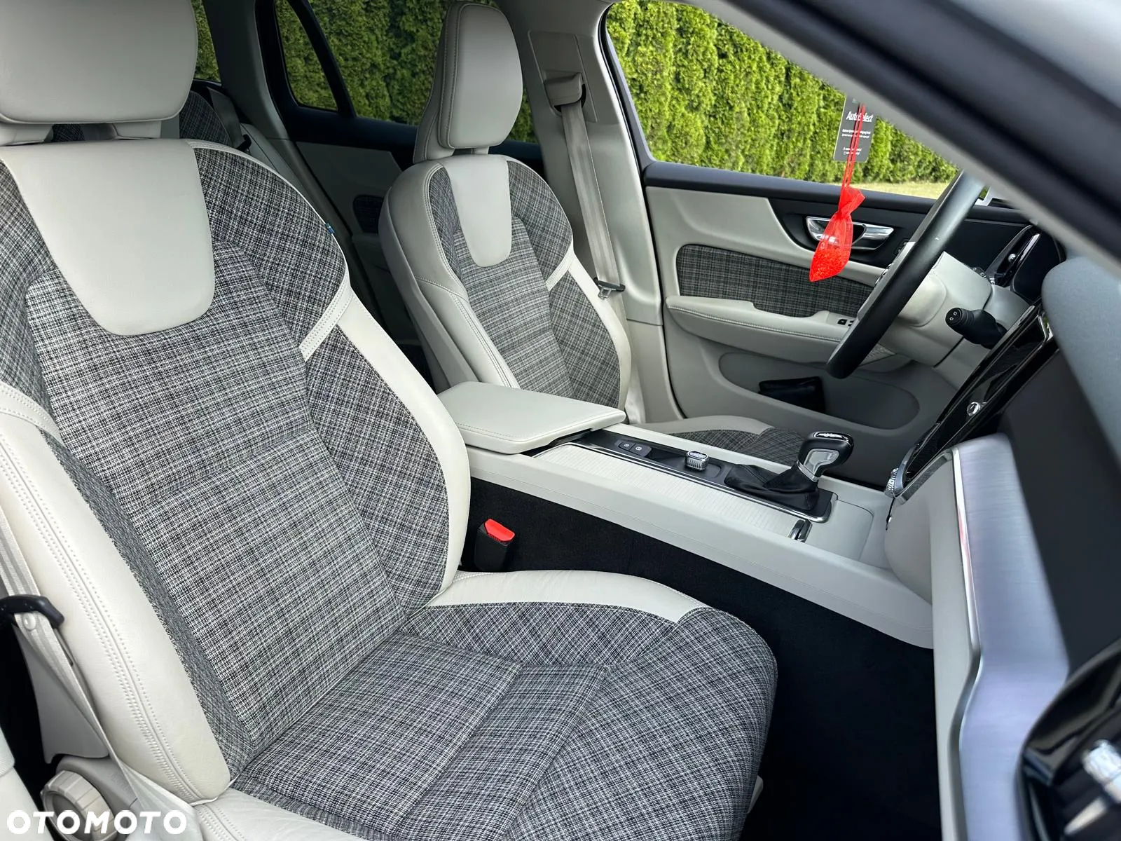 Volvo V60 D4 Momentum Pro - 22