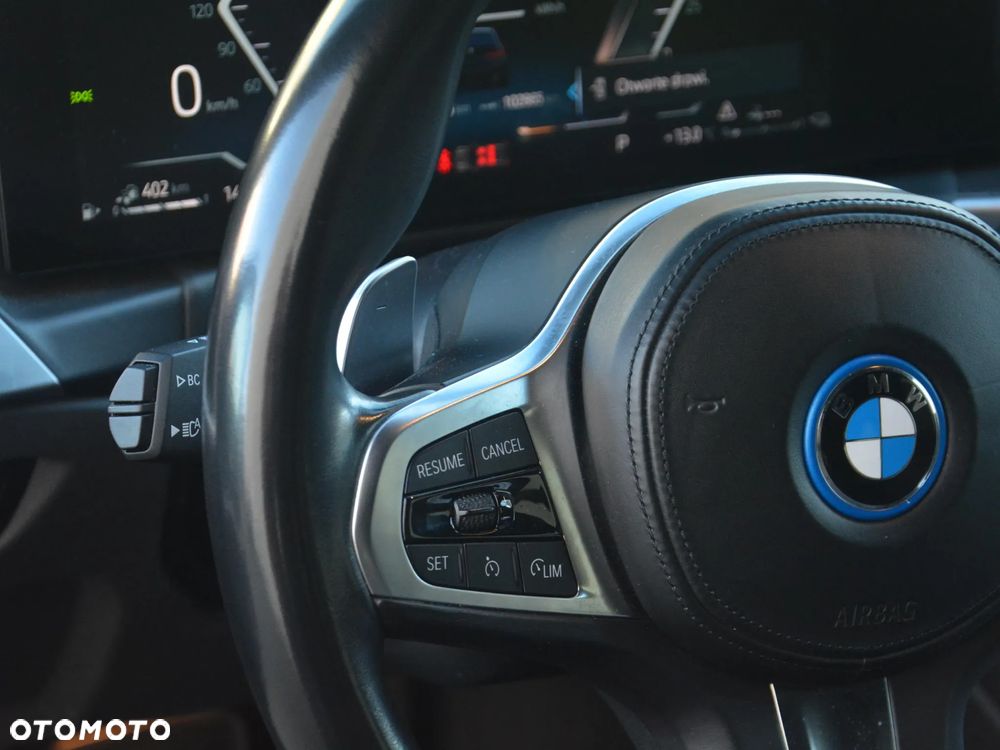 BMW Seria 3 330e xDrive M Sport sport - 9