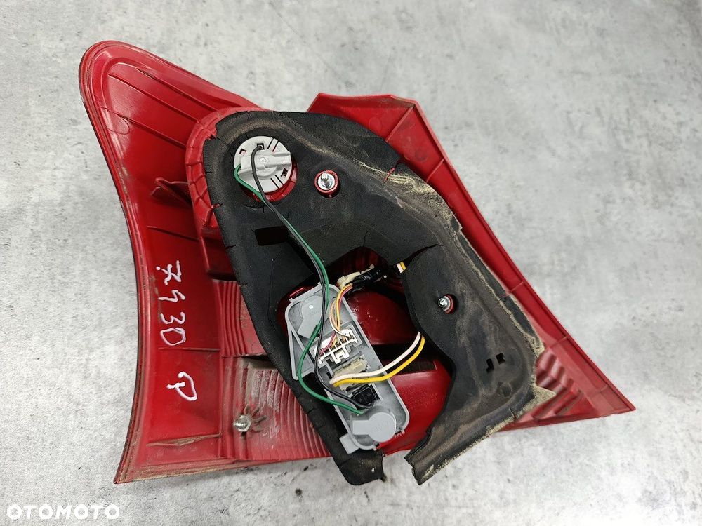 LAMPA TYLNA PRAWA TOYOTA YARIS II HATCHBACK - 6